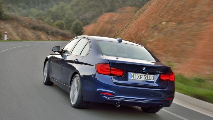 BMW voert 3 Serie LCI facelift door in 2015 en introduceert nieuwe versies met 3 cilinder. Ook verschijnt de 330e in 2016 als plug-in hybride.