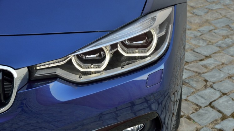 BMW voert 3 Serie LCI facelift door in 2015 en introduceert nieuwe versies met 3 cilinder. Ook verschijnt de 330e in 2016 als plug-in hybride.