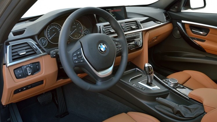 BMW voert 3 Serie LCI facelift door in 2015 en introduceert nieuwe versies met 3 cilinder. Ook verschijnt de 330e in 2016 als plug-in hybride.