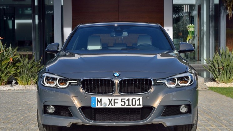 BMW voert 3 Serie LCI facelift door in 2015 en introduceert nieuwe versies met 3 cilinder. Ook verschijnt de 330e in 2016 als plug-in hybride.