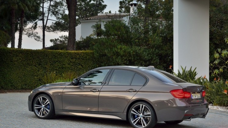 BMW voert 3 Serie LCI facelift door in 2015 en introduceert nieuwe versies met 3 cilinder. Ook verschijnt de 330e in 2016 als plug-in hybride.