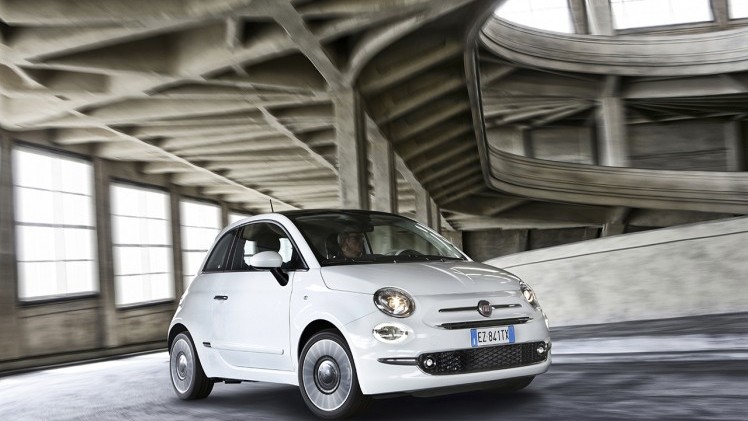 Nieuwe Fiat 500 onthuld. De 500 facelift is subtiel en geeft de populaire Italiaanse stadsauto nog meer stijl. Vanaf september is hij in Nederland.