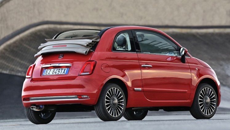 Nieuwe Fiat 500 onthuld. De 500 facelift is subtiel en geeft de populaire Italiaanse stadsauto nog meer stijl. Vanaf september is hij in Nederland.