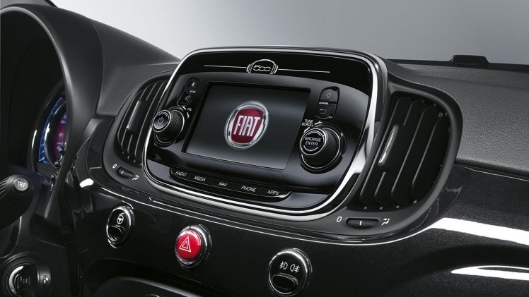 Nieuwe Fiat 500 onthuld. De 500 facelift is subtiel en geeft de populaire Italiaanse stadsauto nog meer stijl. Vanaf september is hij in Nederland.