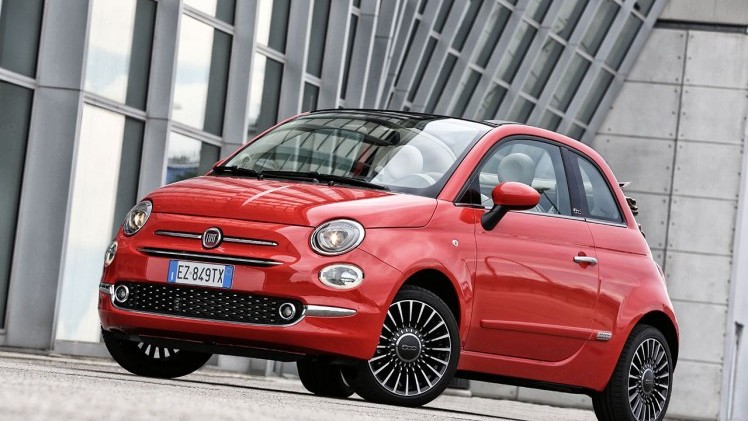 Nieuwe Fiat 500 onthuld. De 500 facelift is subtiel en geeft de populaire Italiaanse stadsauto nog meer stijl. Vanaf september is hij in Nederland.