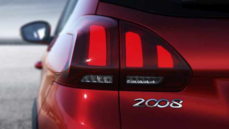 Het nieuwe gezicht van de Peugeot 2008 geeft samen met de GT Line vorm aan de facelift die Peugeot voor de SUV in gedachten heeft.