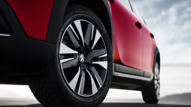 Het nieuwe gezicht van de Peugeot 2008 geeft samen met de GT Line vorm aan de facelift die Peugeot voor de SUV in gedachten heeft.