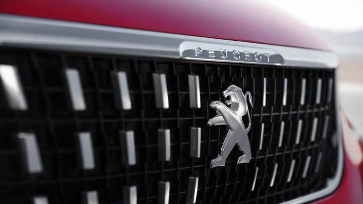 Het nieuwe gezicht van de Peugeot 2008 geeft samen met de GT Line vorm aan de facelift die Peugeot voor de SUV in gedachten heeft.