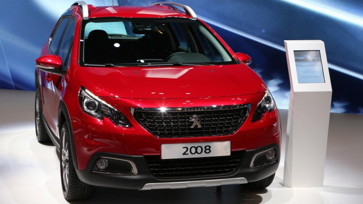 Het nieuwe gezicht van de Peugeot 2008 geeft samen met de GT Line vorm aan de facelift die Peugeot voor de SUV in gedachten heeft.