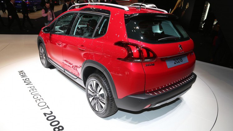 Het nieuwe gezicht van de Peugeot 2008 geeft samen met de GT Line vorm aan de facelift die Peugeot voor de SUV in gedachten heeft.