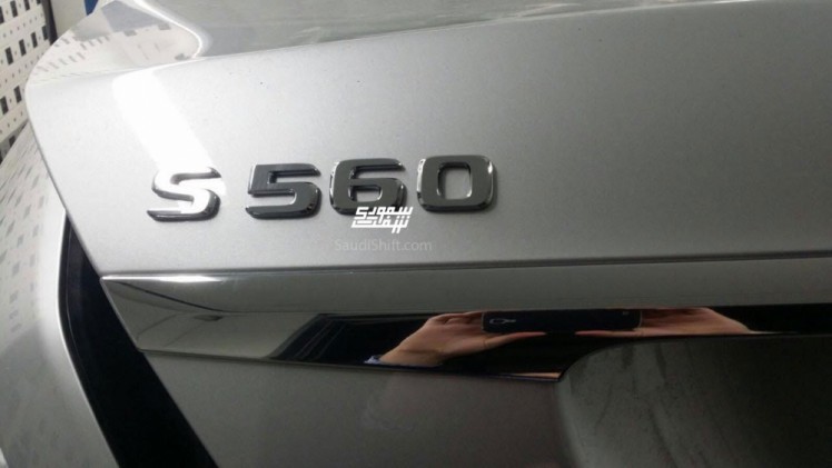 De gefacelifte Mercedes-Benz S-Klasse is vroegtijdig op het internet beland. De beelden tonen niet alleen de binnen- en buitenkant, maar ook een volledig nieuwe uitvoering