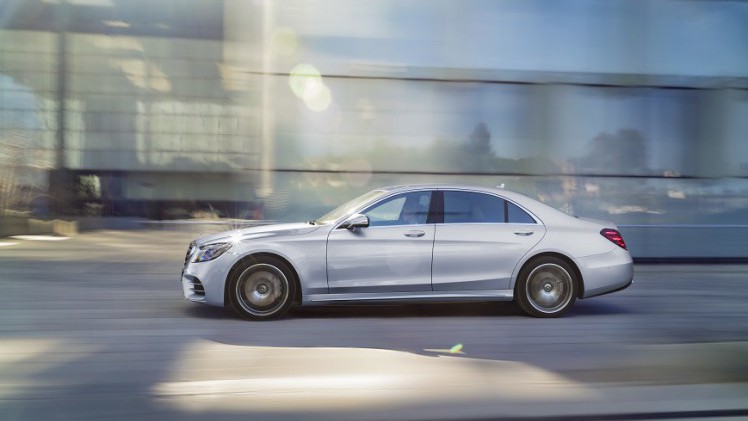 Mercedes-Benz heeft de vernieuwde S-Klasse nu volledig onthuld. Er zijn nieuwe motoren, een plug-in hybridevariant, meer rijtechnologie en meerdere kleinere wijzigingen.