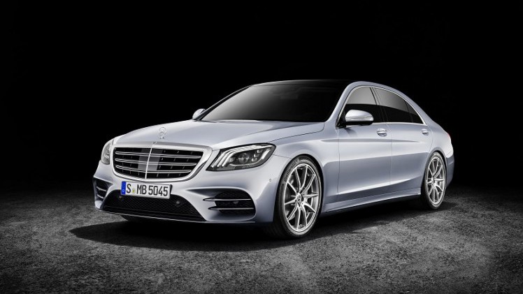 Mercedes-Benz heeft de vernieuwde S-Klasse nu volledig onthuld. Er zijn nieuwe motoren, een plug-in hybridevariant, meer rijtechnologie en meerdere kleinere wijzigingen.