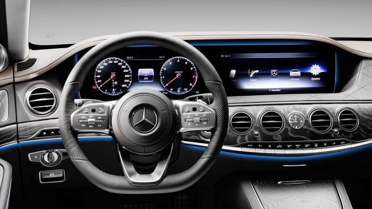 Mercedes-Benz heeft de vernieuwde S-Klasse nu volledig onthuld. Er zijn nieuwe motoren, een plug-in hybridevariant, meer rijtechnologie en meerdere kleinere wijzigingen.