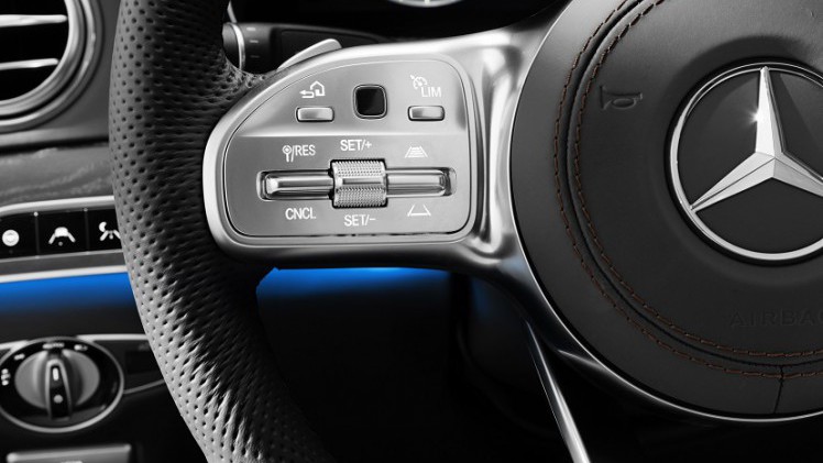 Mercedes-Benz heeft de vernieuwde S-Klasse nu volledig onthuld. Er zijn nieuwe motoren, een plug-in hybridevariant, meer rijtechnologie en meerdere kleinere wijzigingen.