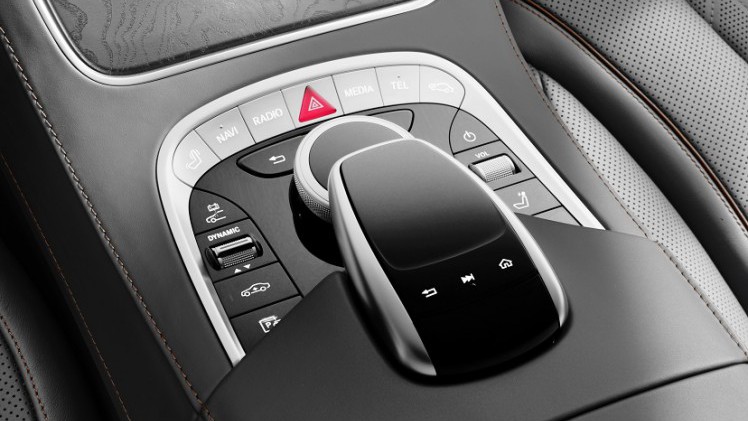 Mercedes-Benz heeft de vernieuwde S-Klasse nu volledig onthuld. Er zijn nieuwe motoren, een plug-in hybridevariant, meer rijtechnologie en meerdere kleinere wijzigingen.
