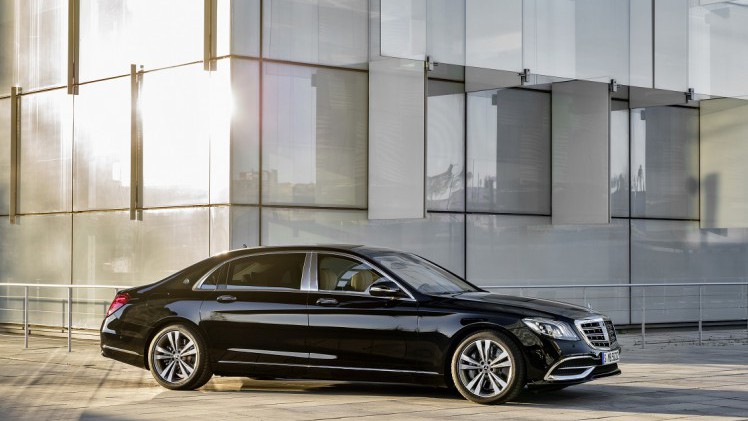 Mercedes-Benz heeft de vernieuwde S-Klasse nu volledig onthuld. Er zijn nieuwe motoren, een plug-in hybridevariant, meer rijtechnologie en meerdere kleinere wijzigingen.