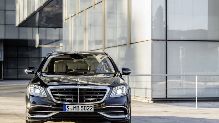 Mercedes-Benz heeft de vernieuwde S-Klasse nu volledig onthuld. Er zijn nieuwe motoren, een plug-in hybridevariant, meer rijtechnologie en meerdere kleinere wijzigingen.