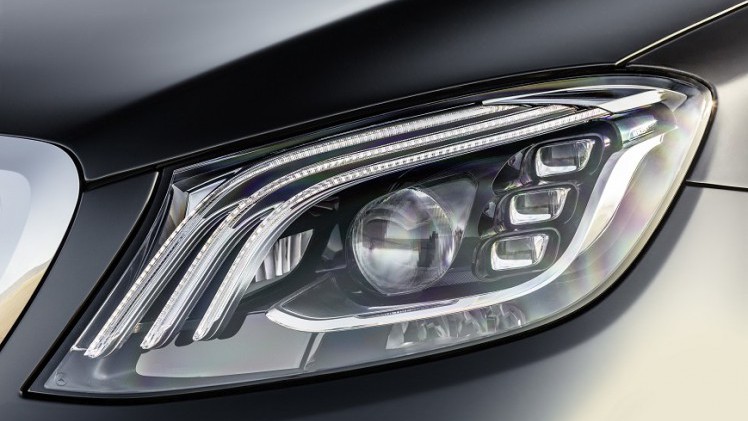 Mercedes-Benz heeft de vernieuwde S-Klasse nu volledig onthuld. Er zijn nieuwe motoren, een plug-in hybridevariant, meer rijtechnologie en meerdere kleinere wijzigingen.