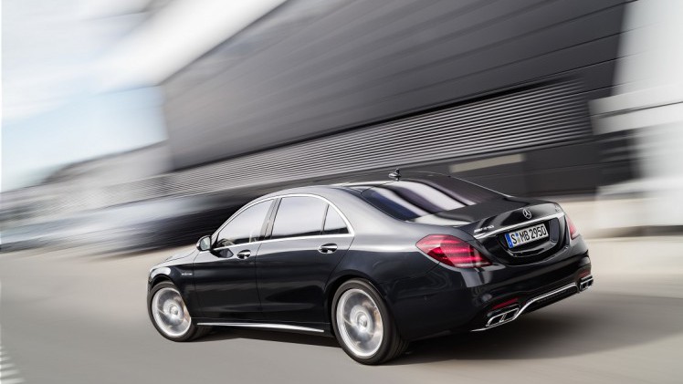 Mercedes-Benz heeft de vernieuwde S-Klasse nu volledig onthuld. Er zijn nieuwe motoren, een plug-in hybridevariant, meer rijtechnologie en meerdere kleinere wijzigingen.