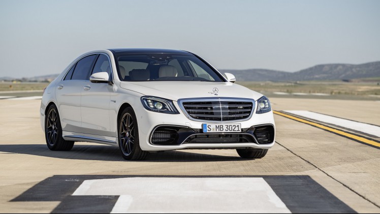 Mercedes-Benz heeft de vernieuwde S-Klasse nu volledig onthuld. Er zijn nieuwe motoren, een plug-in hybridevariant, meer rijtechnologie en meerdere kleinere wijzigingen.