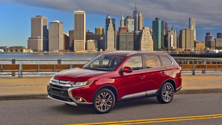 Facelift Mitsubishi Outlander krijgt vorm op New York International Auto Show.