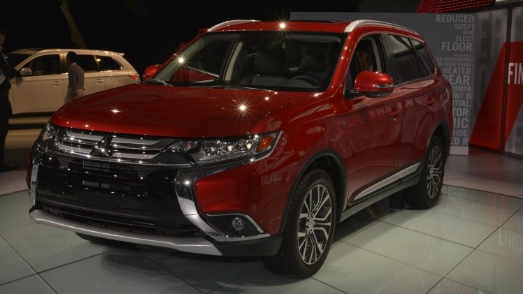 Facelift Mitsubishi Outlander krijgt vorm op New York International Auto Show.