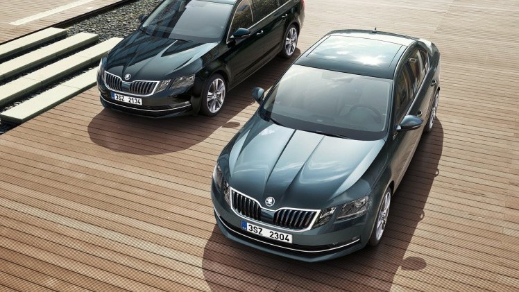 De Skoda Octavia heeft een facelift gekregen. Naast een nieuw front brengt die enkele nieuwe rijhulpsystemen en verbeterde technieken met zich mee.