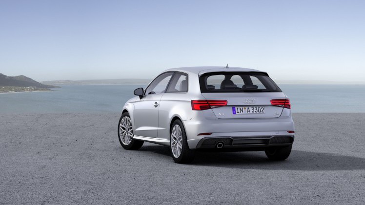 Facelift Audi A3 een feit. Vanaf de zomer 2016 staat de vernieuwde Audi A3 met een nieuw gezicht, verse motoren, de 1.0 TFSI driecilinder en meer veiligheid in de showrooms.