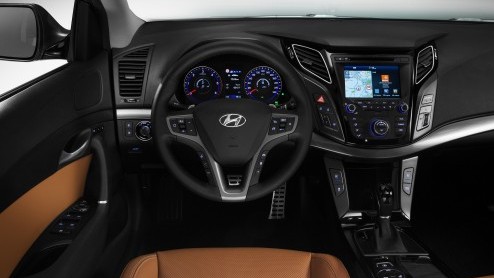 Hyundai presenteerde deze week het nieuwe familiegezicht van het merk met de i20 en i30. De i40 kan dan natuurlijk niet achterblijven.