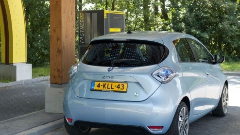Fastned heeft nieuwe openbare snellaadstations geopend en breidt het netwerk dit jaar nog verder uit.