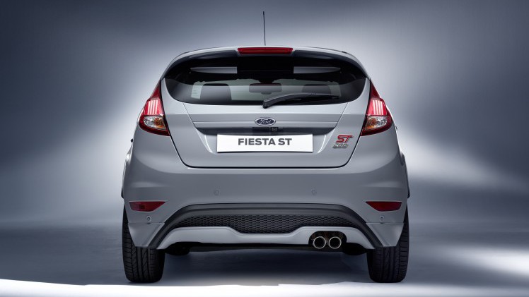 Ford haalt de Fiesta ST200 niet als feestnummer naar Nederland. De jubileumeditie zou bij ons te duur worden. Wel staat de Fiesta ST-Line op het programma.