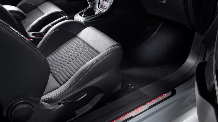 Ford haalt de Fiesta ST200 niet als feestnummer naar Nederland. De jubileumeditie zou bij ons te duur worden. Wel staat de Fiesta ST-Line op het programma.