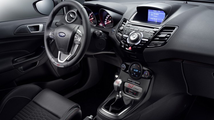 Ford haalt de Fiesta ST200 niet als feestnummer naar Nederland. De jubileumeditie zou bij ons te duur worden. Wel staat de Fiesta ST-Line op het programma.
