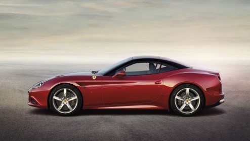 Ferrari heeft de prijzen van de California T bekend gemaakt. De zomerse Italiaan in Hele-outfit heeft een prijskaartje van 218.513 euro en dat is bijna 10 mille minder dan zijn voorganger.
