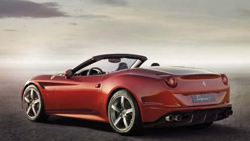 Ferrari heeft de prijzen van de California T bekend gemaakt. De zomerse Italiaan in Hele-outfit heeft een prijskaartje van 218.513 euro en dat is bijna 10 mille minder dan zijn voorganger.