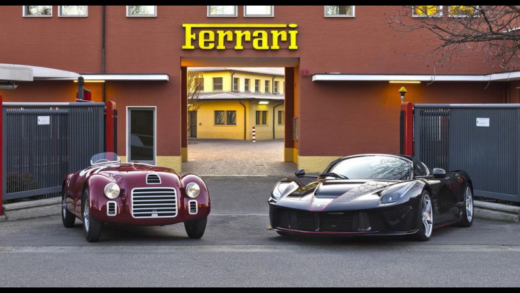 Vanaf deze week viert Ferrari feest, want het is 70 jaar geleden dat er voor het eerst een Ferrari de fabriekspoorten in Maranello uitreed. Diezelfde auto deed dat vandaag weer.
