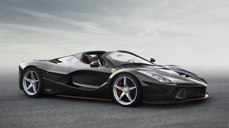 Vanaf deze week viert Ferrari feest, want het is 70 jaar geleden dat er voor het eerst een Ferrari de fabriekspoorten in Maranello uitreed. Diezelfde auto deed dat vandaag weer.