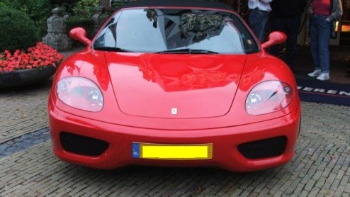 Ronnie heeft onze mailbox vol doen stromen met fotos van speciale autos die hij op straat tegen kwam. Hij heeft er een neusje voor lijkt het wel. Ronnie bedankt hiervoor!