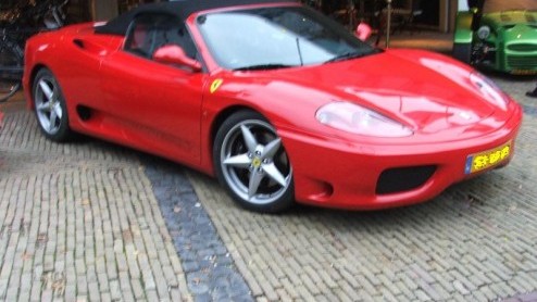 Ronnie heeft onze mailbox vol doen stromen met fotos van speciale autos die hij op straat tegen kwam. Hij heeft er een neusje voor lijkt het wel. Ronnie bedankt hiervoor!