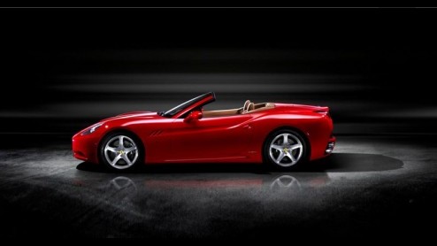 Steeds meer details over de Baby-Ferrari druppelen naar het internet. Vandaag heeft Ferrari de eerste fotos vrijgegeven van hun nieuwste telg, de Ferrari California, een stijgerend paard met V8 en