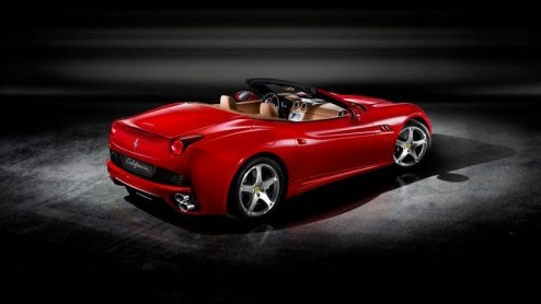 Steeds meer details over de Baby-Ferrari druppelen naar het internet. Vandaag heeft Ferrari de eerste fotos vrijgegeven van hun nieuwste telg, de Ferrari California, een stijgerend paard met V8 en