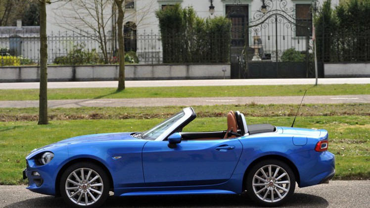 Fiat ontwikkelde op basis van de Mazda MX-5 een eigen roadster, de 124 Spider. Weet de Italiaan het Japanse niveau te verbeteren?
