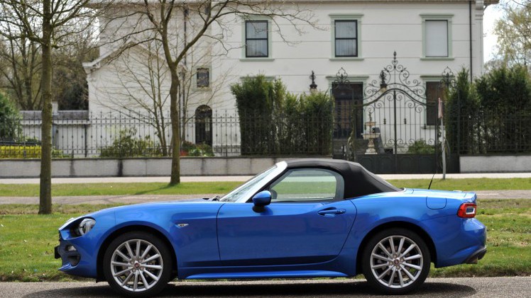 Fiat ontwikkelde op basis van de Mazda MX-5 een eigen roadster, de 124 Spider. Weet de Italiaan het Japanse niveau te verbeteren?