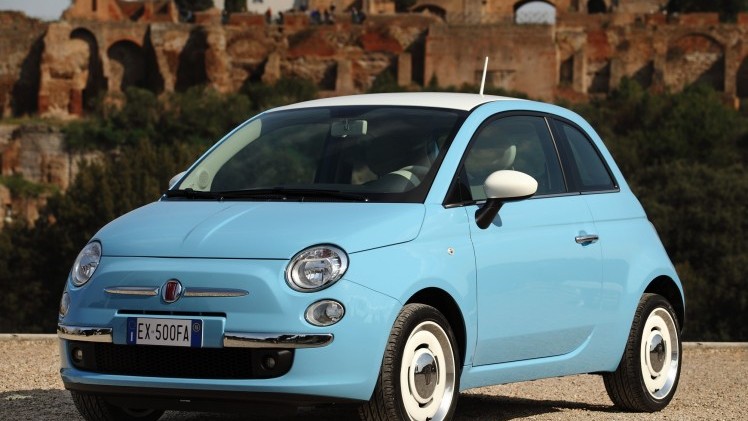 Retro wielen, klassieke Fiat logo's en kleuren die zo uit de jaren 50 lijken te komen. Dat leuks heeft nu een prijs: de Fiat 500 Vintage '57 kost minimaal 17.995 euro.