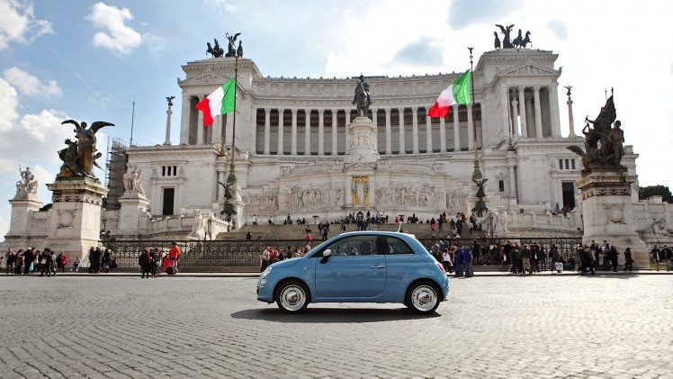 Retro wielen, klassieke Fiat logo's en kleuren die zo uit de jaren 50 lijken te komen. Dat leuks heeft nu een prijs: de Fiat 500 Vintage '57 kost minimaal 17.995 euro.