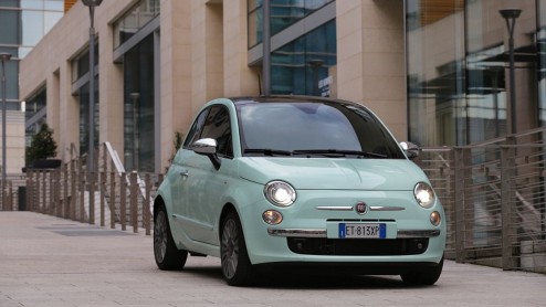 Fiat levert de Fiat 500 met modeljaar 2014 ook op LPG. De af-fabriek autogasinstallatie heeft geen meerprijs ten opzichte van de Fiat 500 1.2 69 pk op benzine.