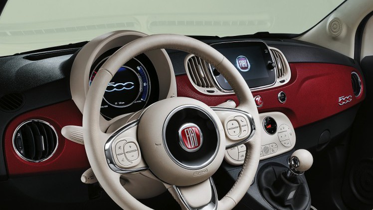 De Fiat 500 is 60 jaar geworden en dat wordt gevierd met een speciale limited edition, met klassieke aankledingsdetails. Er komen 35 exemplaren naar Nederland.