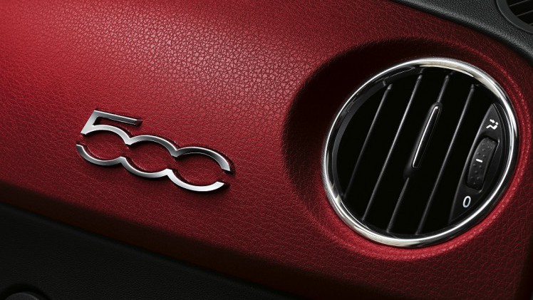 De Fiat 500 is 60 jaar geworden en dat wordt gevierd met een speciale limited edition, met klassieke aankledingsdetails. Er komen 35 exemplaren naar Nederland.