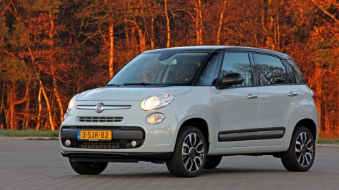 Autotest Fiat 500L op aardgas/CNG. De bronnen met fossiel aardgas zijn eindig. Voor groengas geldt dat niet. De Fiat 500L TwinAir Turbo CNG kan uit de voeten met dit groengas.